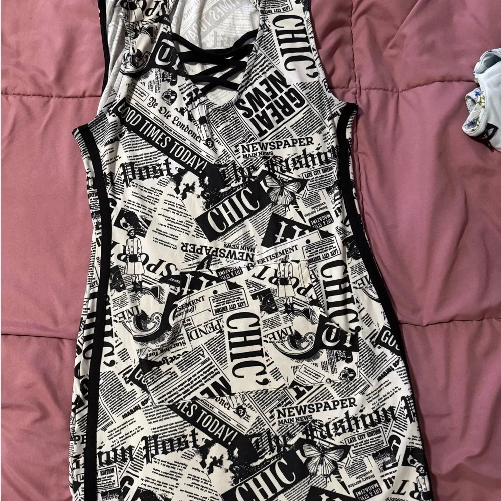 Hooded Chic Black and White Newspaper Print Dress - Picture 4 of 6